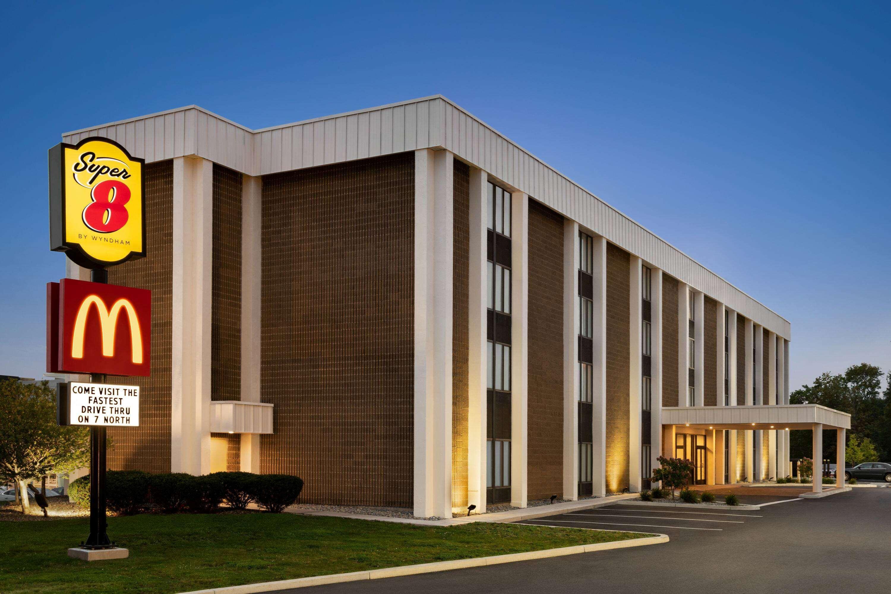 Super 8 By Wyndham Liverpool/Syracuse North Airport Exterior foto